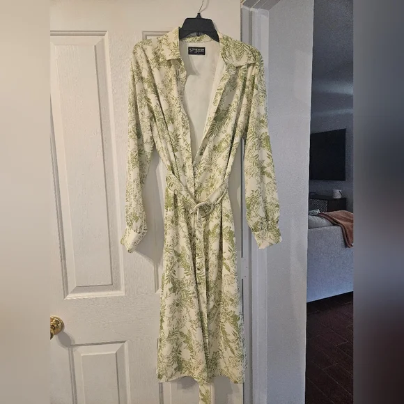 Kittenish Green and White Floral Dress - Picture 6 of 6